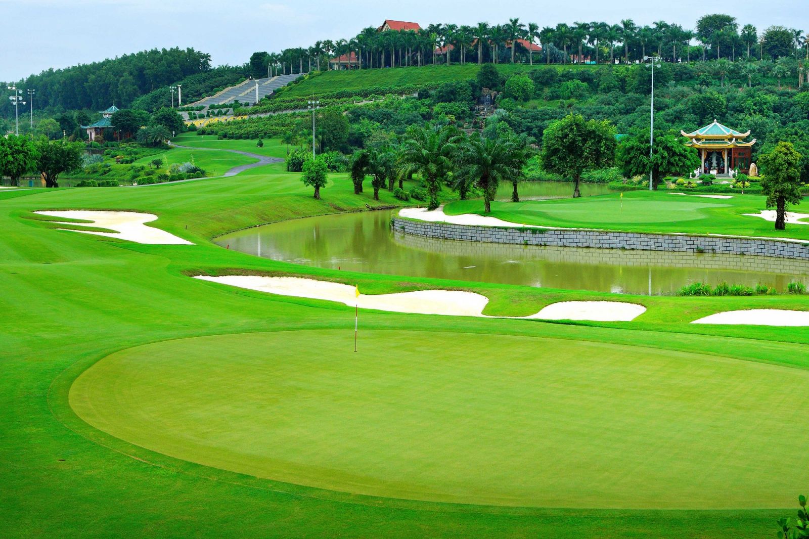 Tiêu chuẩn thiết kế sân golf là gì ?